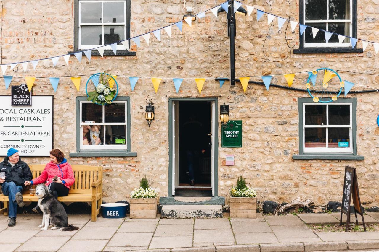 Exelby Green Dragon Leeming Bar Exterior photo